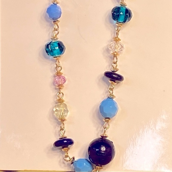 BNWT glass beads and gold tone elongated necklaces. So pretty. - Picture 3 of 16